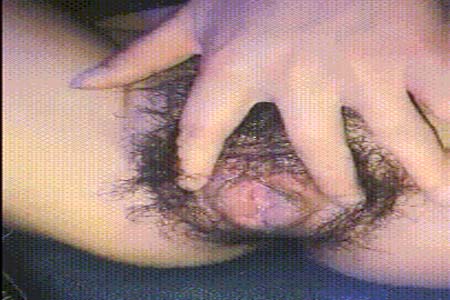 漂亮小姐姐 你别想灌醉我以后没朋友做 啊啊我不行了 逼毛超级浓密 在KTV边唱歌边被无套输出内射 骚逼抠的尿尿狂喷